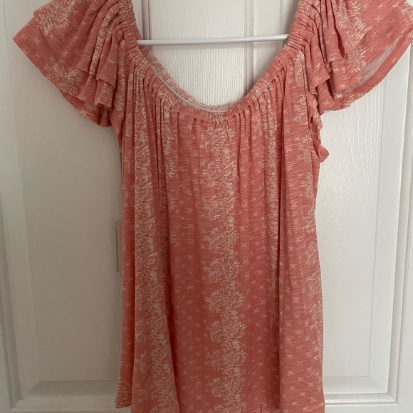 Patterned Flutter Sleeve Top - Picture 2 of 2